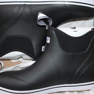 Xtratuf Women's durable waterproof breathable deck shoes size 10